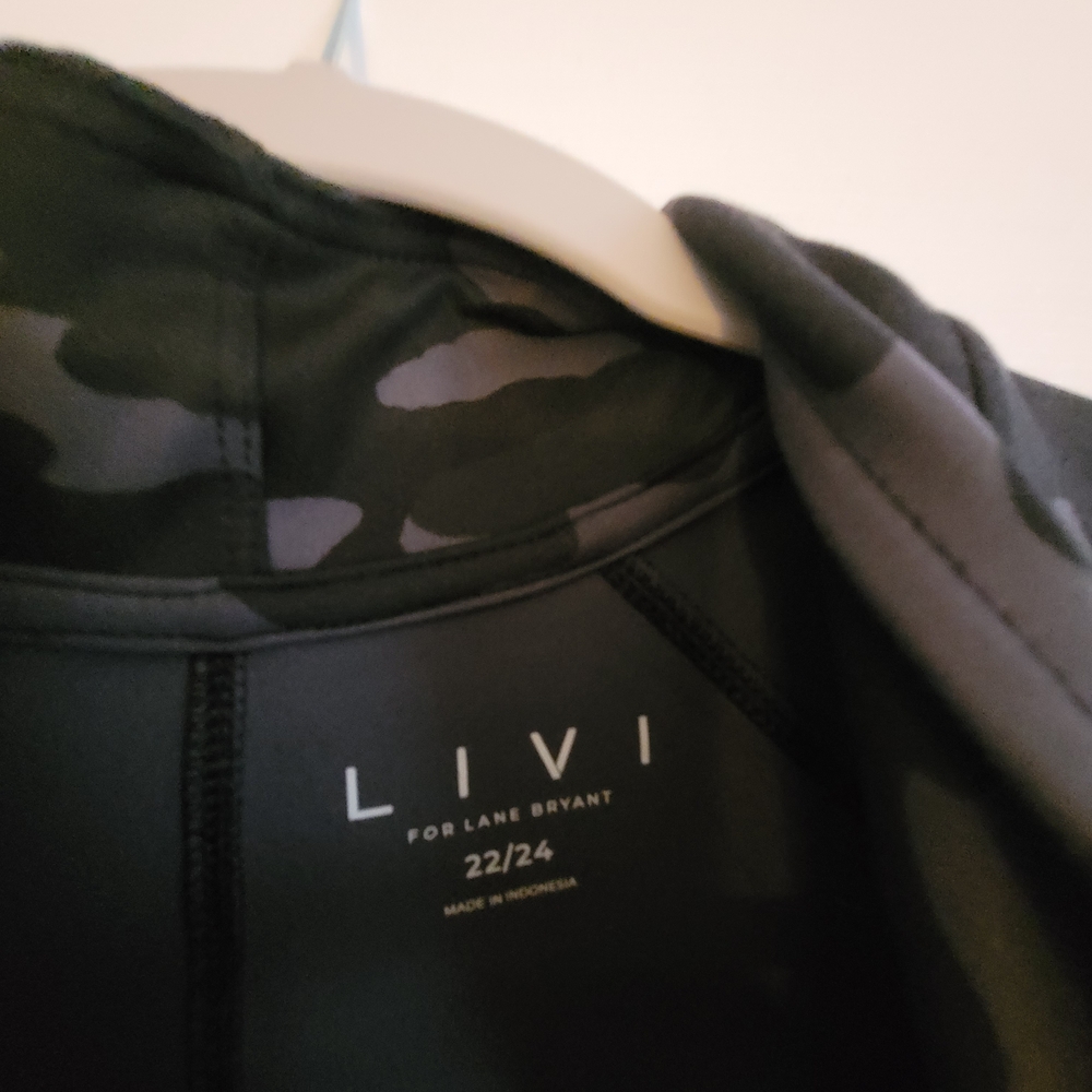 Livi Activewear Camouflage Jacket - Picture 2 of 4